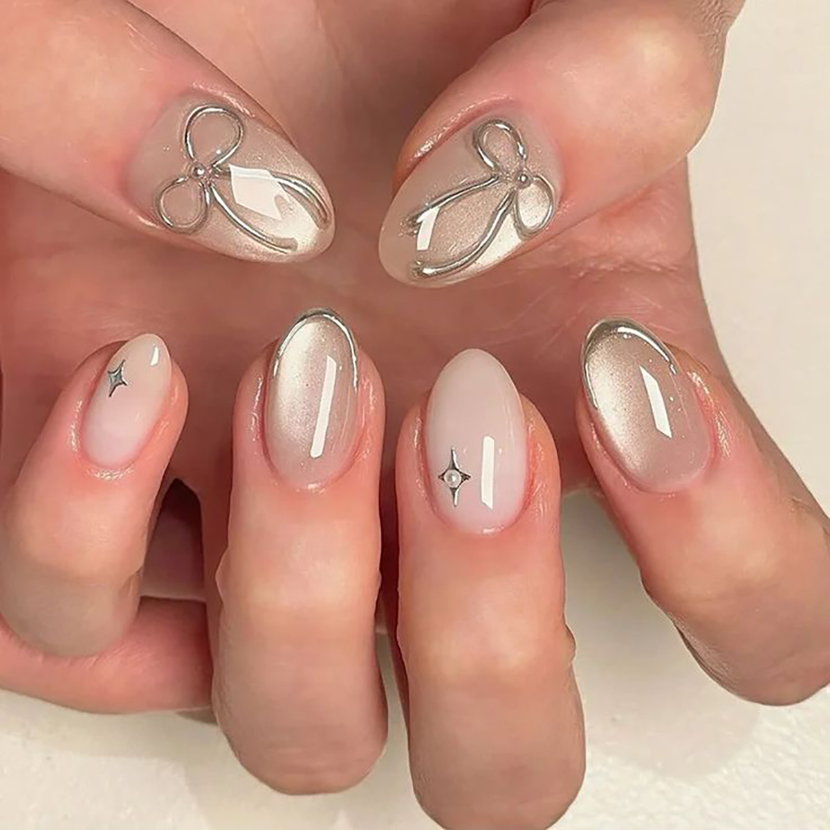 Nail Art Xs - 24pcs handmade short round press-on nails.